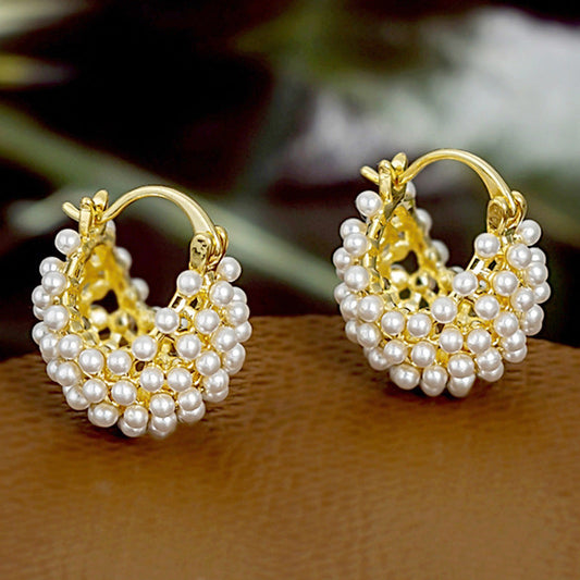 💥👂 PEARL HOOPS – ABER ANDERS. Faux Pearl Basket Hoop Earrings. Ein Körbchen voller Eleganz. Leicht, zeitlos & immer eine gute Idee. Für Büro, Date & Feier. ⚡✨