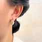 💥👂 PEARL HOOPS – ABER ANDERS. Faux Pearl Basket Hoop Earrings. Ein Körbchen voller Eleganz. Leicht, zeitlos & immer eine gute Idee. Für Büro, Date & Feier. ⚡✨