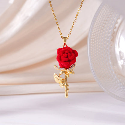 Elegante Halskette mit Anhänger in Form einer roten Rose