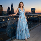 🌼 Elegantes V-Ausschnitt Maxikleid mit Tulpenprint – Zeitlos, feminin, leicht & luftig.