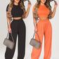 Zweiteiliges Set für Damen: figurbetontes Kurzarm-T-Shirt und lockere Hose