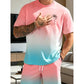 ⏰ 50 % RABATT – Nur für kurze Zeit ✨👕 2-teiliges Sommer-Set für Herren – Kurzarm-Shirt & Shorts mit Palmen-Print & Farbverlauf, atmungsaktiv, bequem & perfekt für Strand, Urlaub & Alltag 🌴🌅