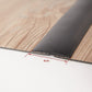 🔥 50% RABATT | Selbstklebende Flexible Bodenübergangsleiste | Langlebiges Weiches PVC | Nahtloser Übergang | Staub- & Wasserresistent | 4 cm & 5 cm 🏠✨