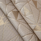 ✨ 50 % Rabatt – Edles Sitzkissen mit Goldprägung – weicher Chenille-Bezug, veredelt & pflegeleicht – für mehr Komfort & Stil im Wohnzimmer 🌿
